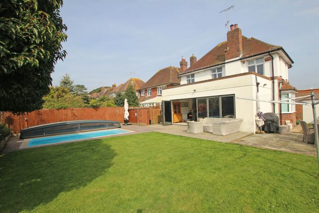 4 bed property, in Kings Drive, £775,000