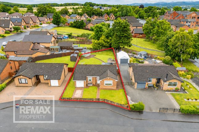 3 bed property, in Graham Court, £289,000