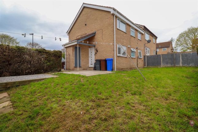 2 bed property, in Westcroft Grove, £120,000