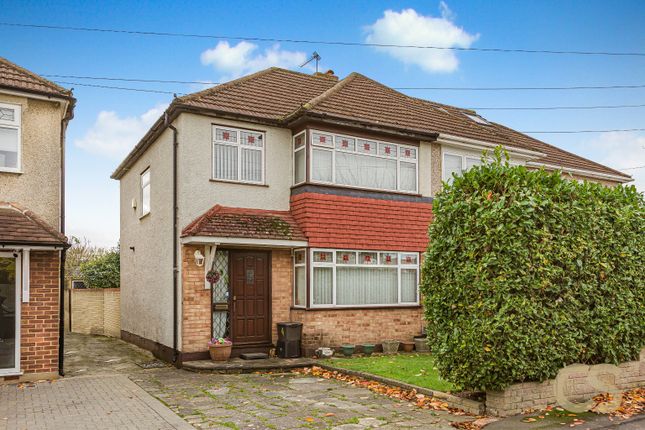 3 bed property, in Moreton Close, £450,000