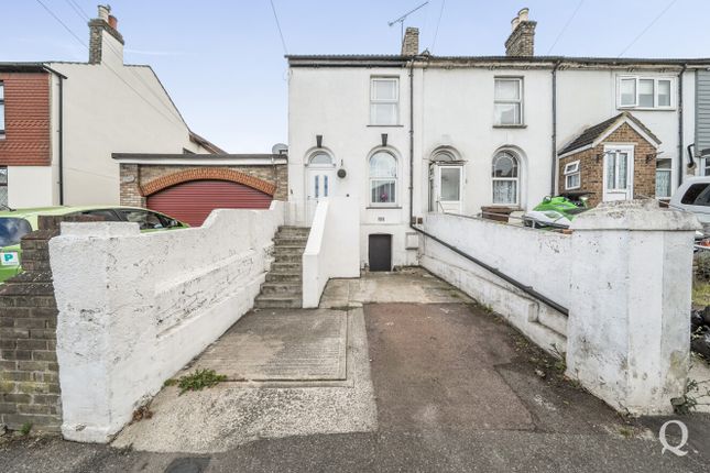 2 bed property, in Gillingham Road, £250,000