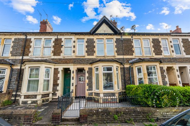 2 bed property, in Moorland Road, £275,000