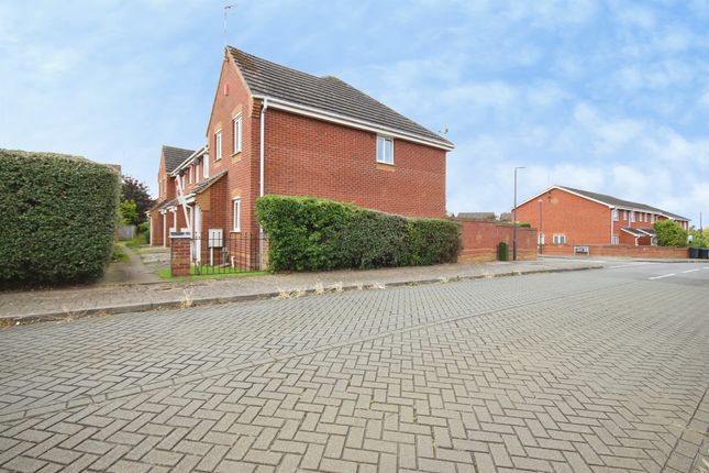 3 bed property, in Desdemona Avenue, £230,000