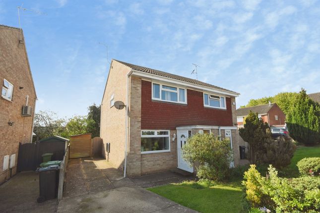 2 bed property, in Fieldfare, £375,000