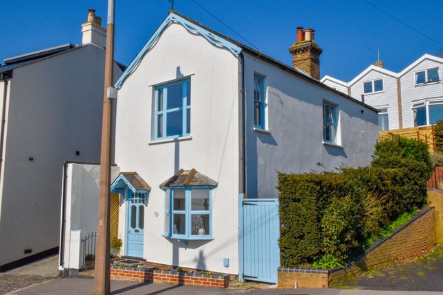 3 bed property, in Leigh Hill, £650,000