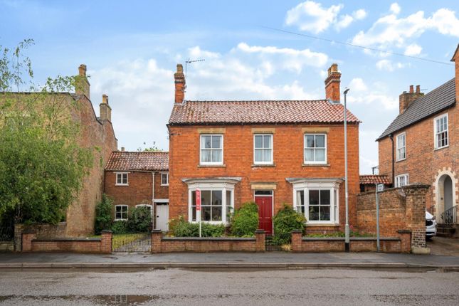 3 bed property, in High Street, £495,000