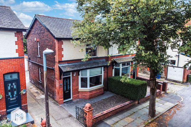 2 bed property, in Hampton Grove, £220,000