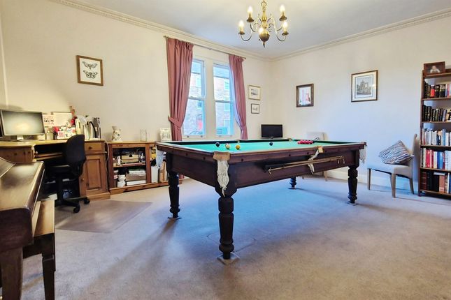 4 bed property, in East Street, £400,000