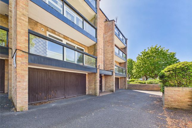 2 bed property, in Trendlewood Park, £225,000