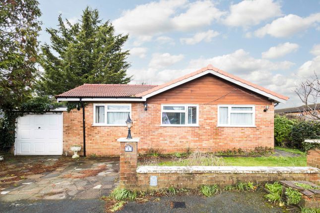 3 bed property, in Holmdale Close, £585,000
