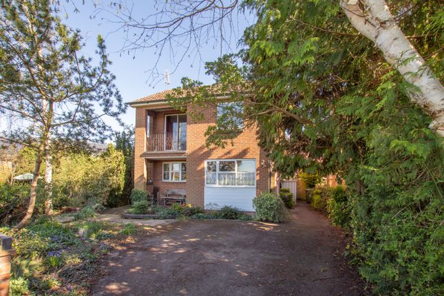 5 bed property, in Mapledurham Drive, £550,000