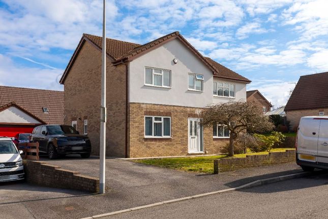 5 bed property, in The Hollies, £450,000