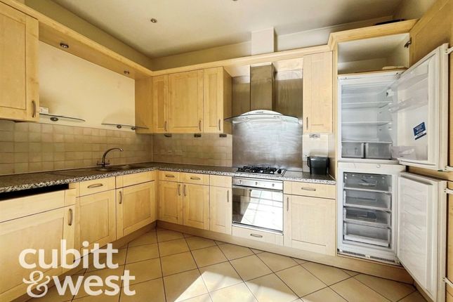 2 bed property, in Gunwharf Quays, £350,000