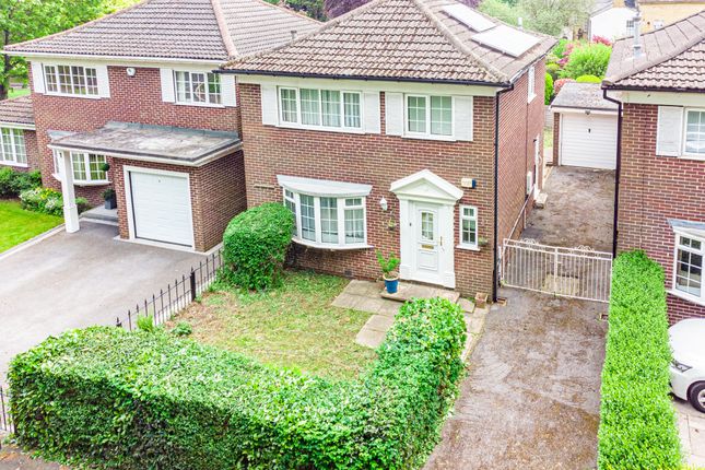 3 bed property, in Foxglove Avenue, £385,000