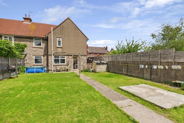 4 bed property, in Rectors Way, £300,000