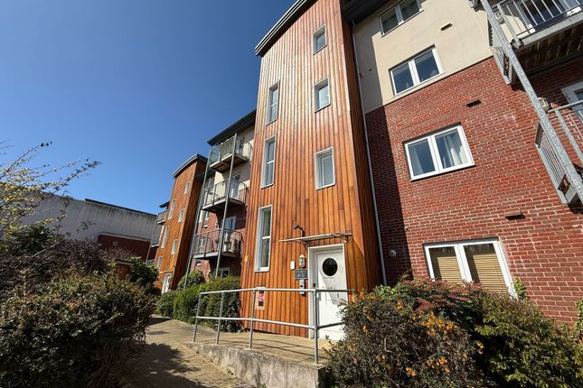 2 bed property, in Lion Terrace, £220,000