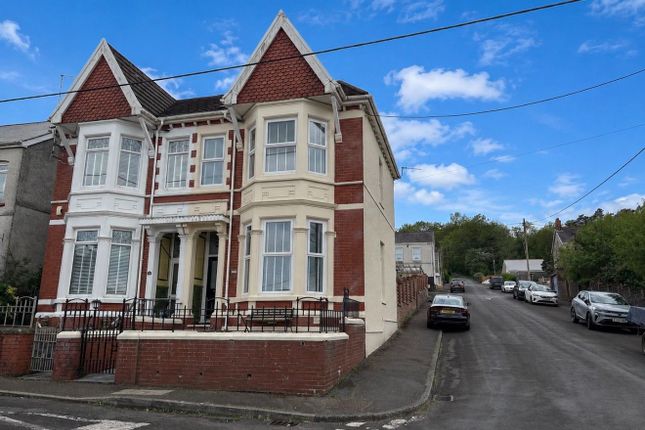3 bed property, in Ceidrim Road, £230,000