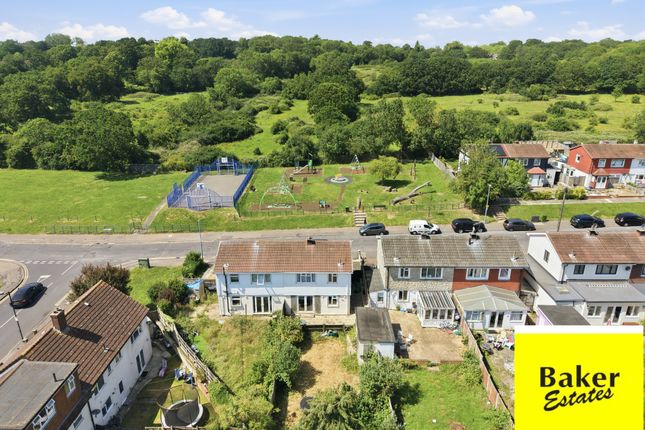 3 bed property, in Brocket Way, £405,000