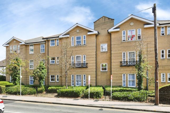 2 bed property, in Sandringham Place, £250,000