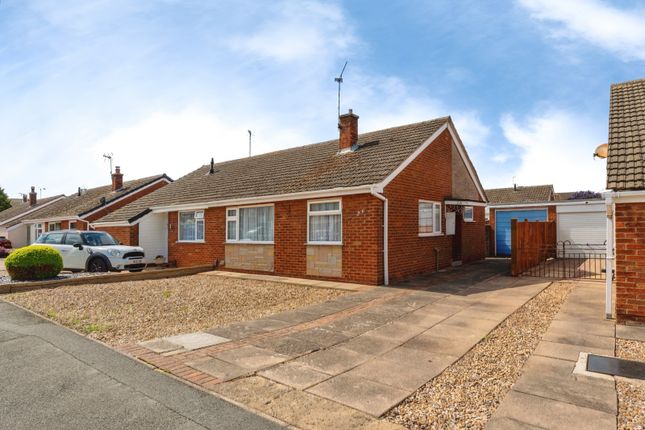 2 bed property, in Worcester Avenue, £225,000