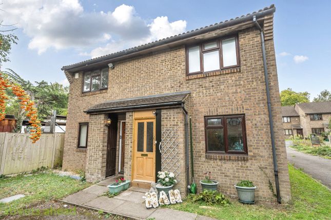 1 bed property, in Sheldon Close, £240,000