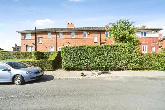 3 bed property, in Hollin Park Crescent, £170,000