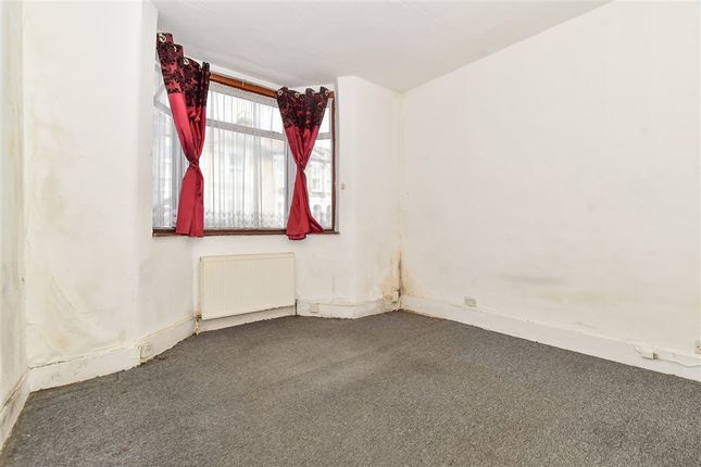 3 bed property, in Glenthorne Road, £675,000