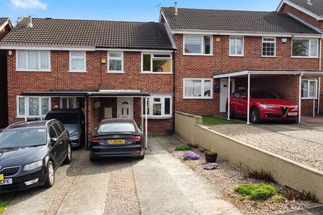 3 bed property, in Chiswisk Drive, £220,000