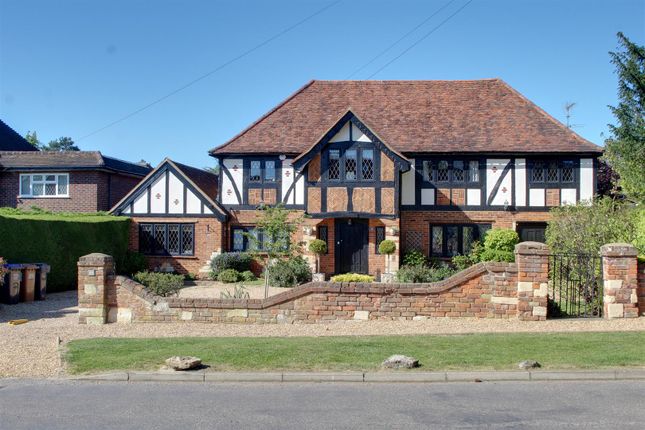 4 bed property, in Brookmans Avenue, £2,450,000