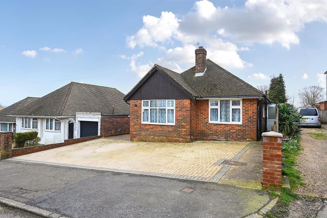 2 bed property, in Deans Drive, £285,000