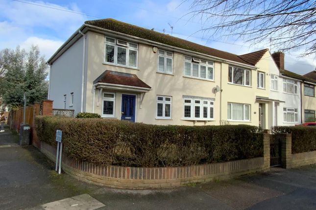 4 bed property, in Elm Park, £600,000