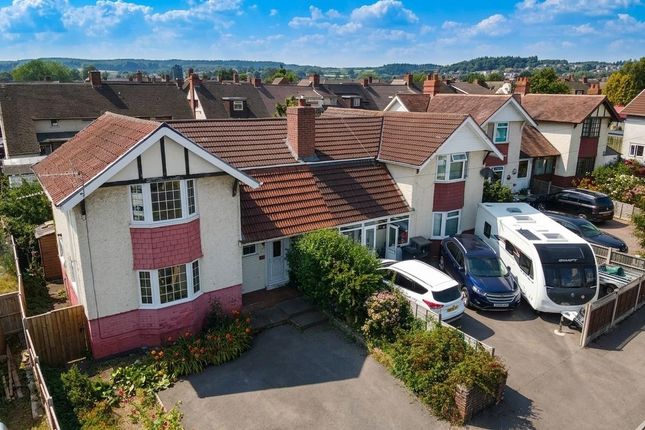 2 bed property, in Valley Road, £220,000