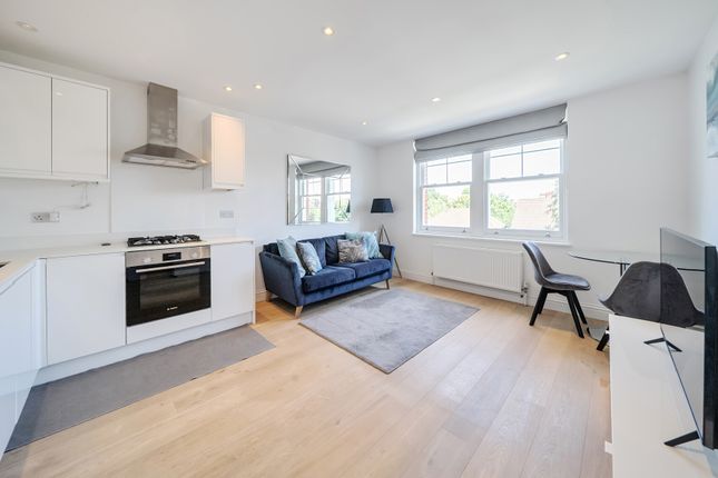 1 bed property, in Conyers Road, £350,000