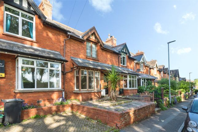 2 bed property, in Foxdown Terrace, £140,000