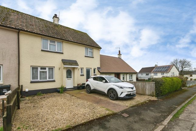 3 bed property, in Hunters Way, £290,000