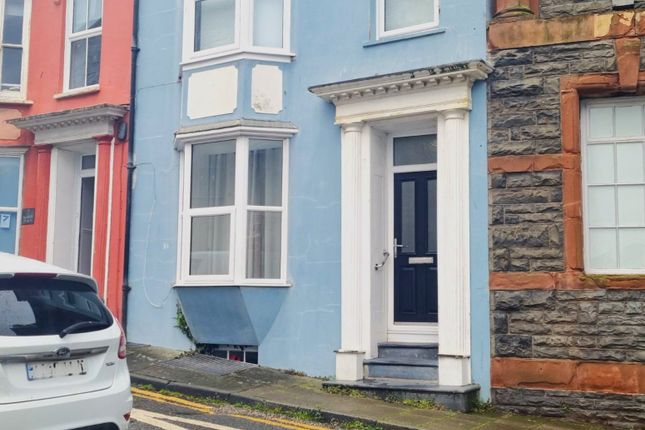 2 bed property, in Alfred Place, £170,000