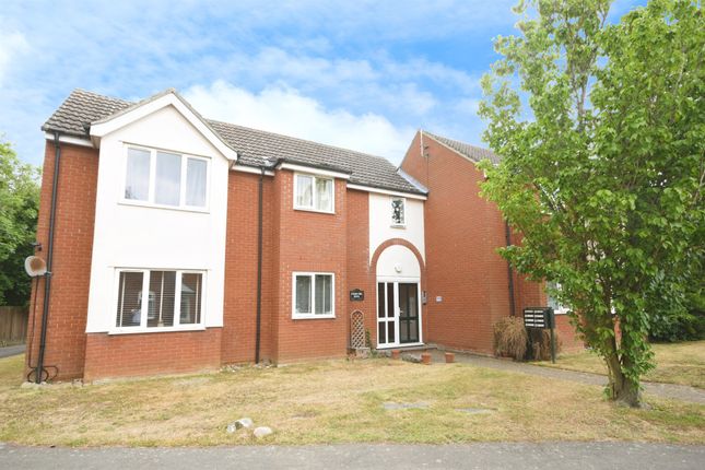 2 bed property, in Church Road, £175,000