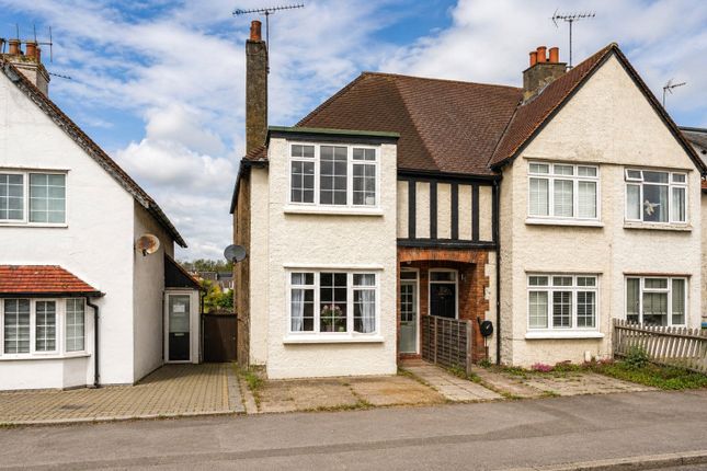 2 bed property, in Portsmouth Road, £575,000
