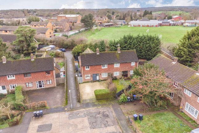 4 bed property, in Rowan Close, £600,000