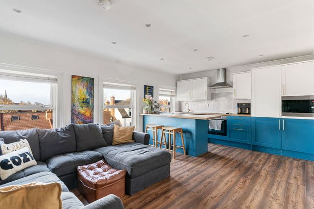 1 bed property, in Windmill Road CR0, £230,000