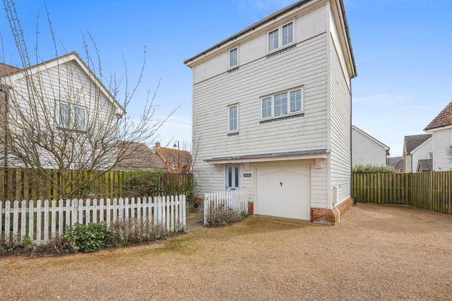 2 bed property, in Sandy Way, £270,000
