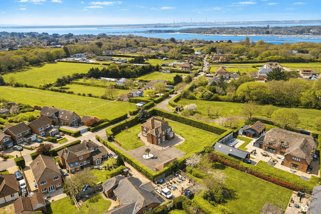 5 bed property, in Brook Avenue, £1,375,000