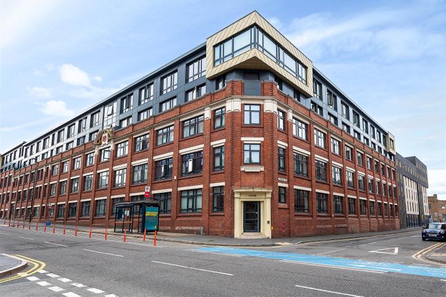 1 bed property, in Fabrick Square, £135,000