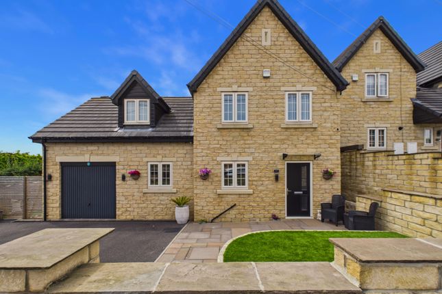 3 bed property, in Moat Hill Farm Drive, £449,950