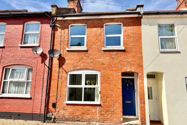 2 bed property, in Lysons Road, £250,000