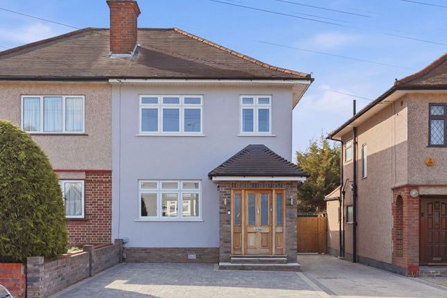 3 bed property, in Victoria Avenue, £500,000
