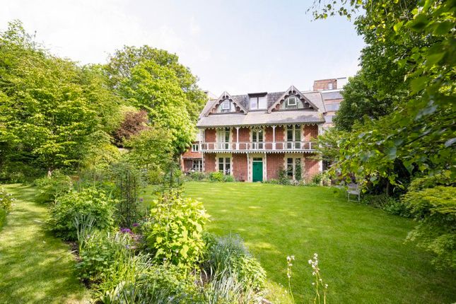 6 bed property, in St. Michaels Hill, £1,800,000
