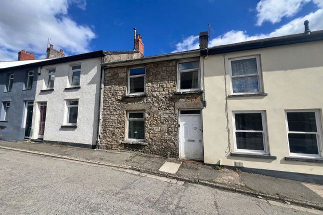 3 bed property, in Park Street, £90,000