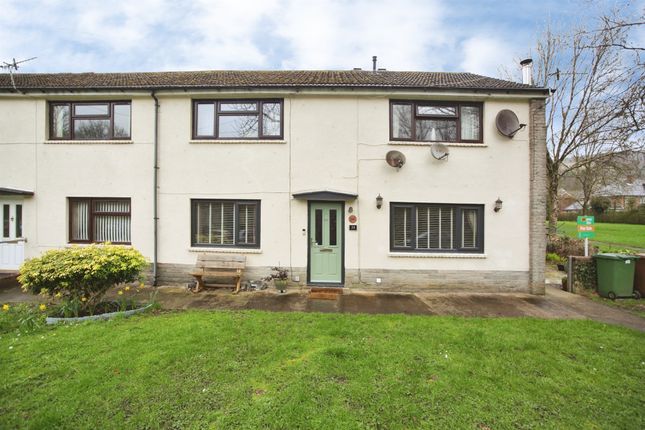 2 bed property, in The Crescent, £115,000
