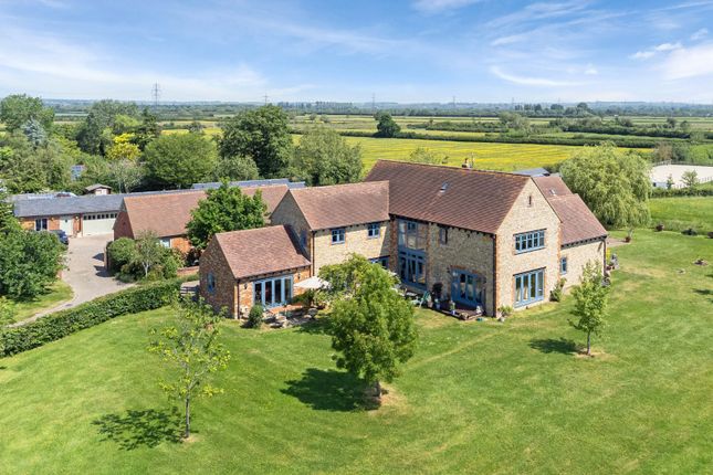 6 bed property, in Lower End, £2,225,000
